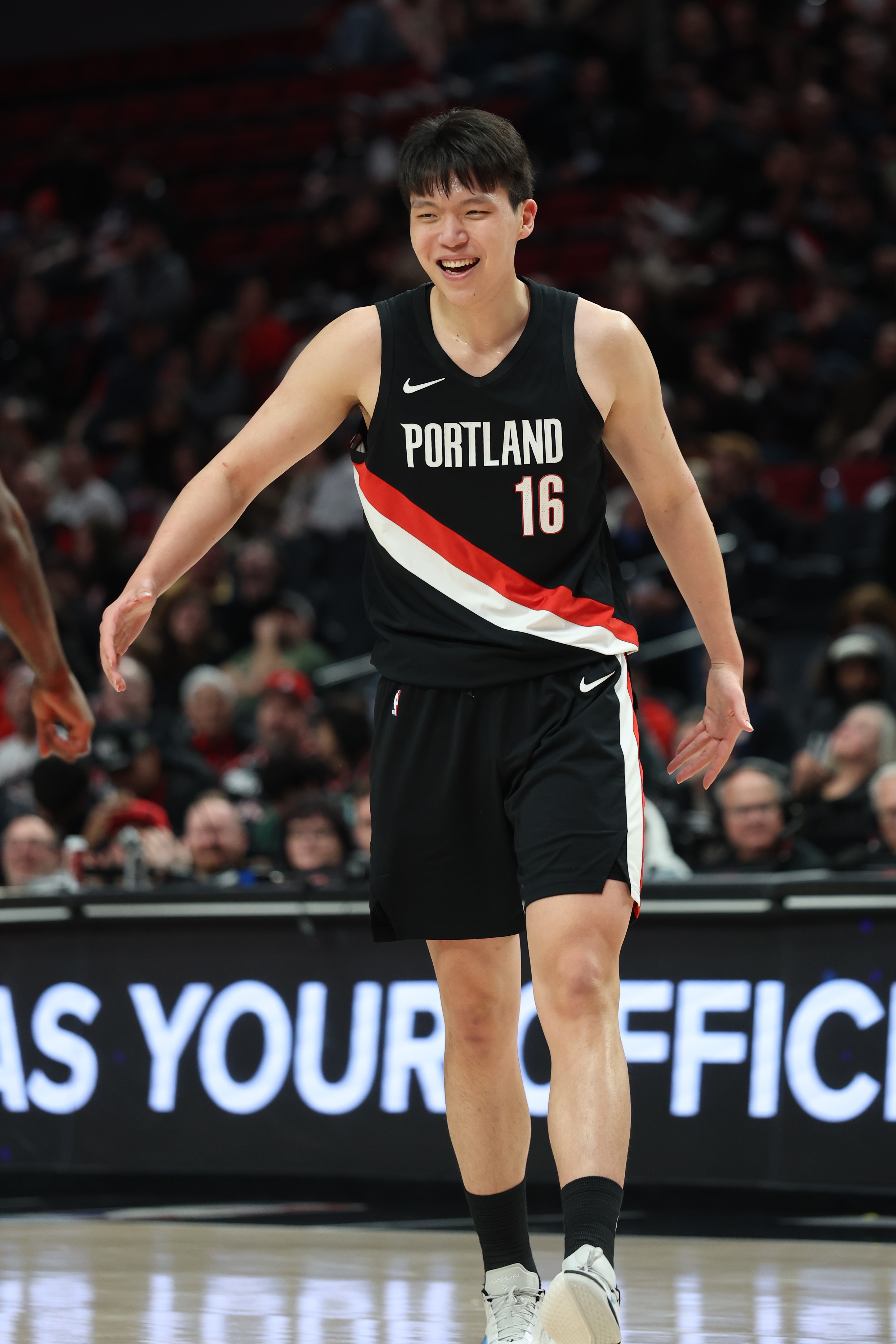 开云棋牌下载-拓媒：希望杨瀚森在常规赛最后一场对国王时能打40分钟